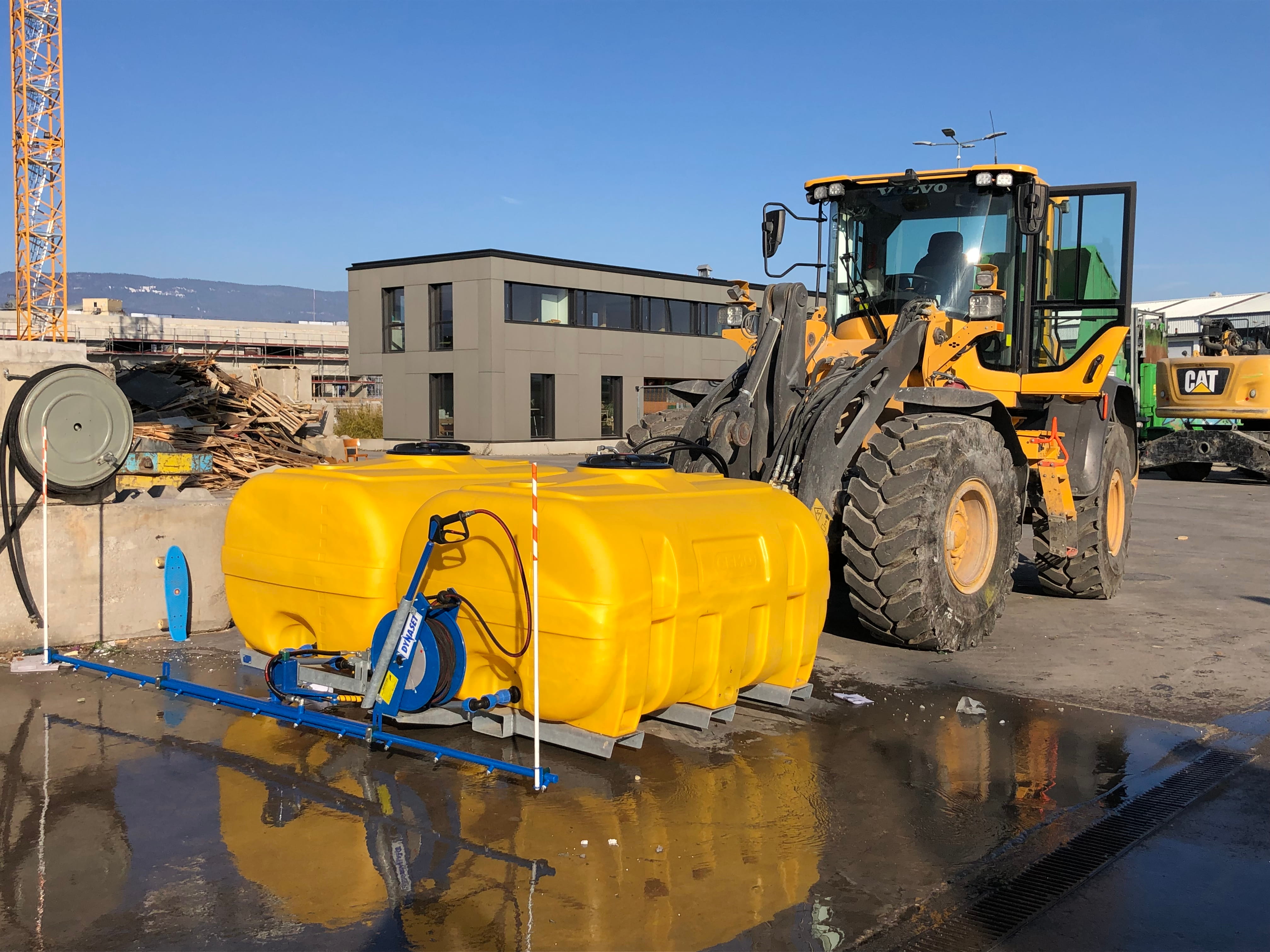 Strassenreinigungseinheit für eine Kehrichtsammelstelle